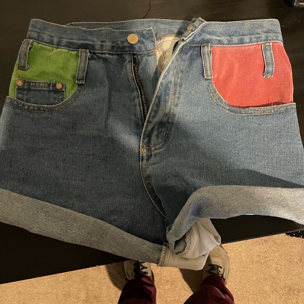 Colorful shorts - Picture 2 of 2